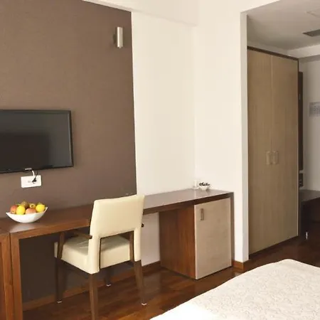 Hotel City5 & By Lsa - Free Parking 3*